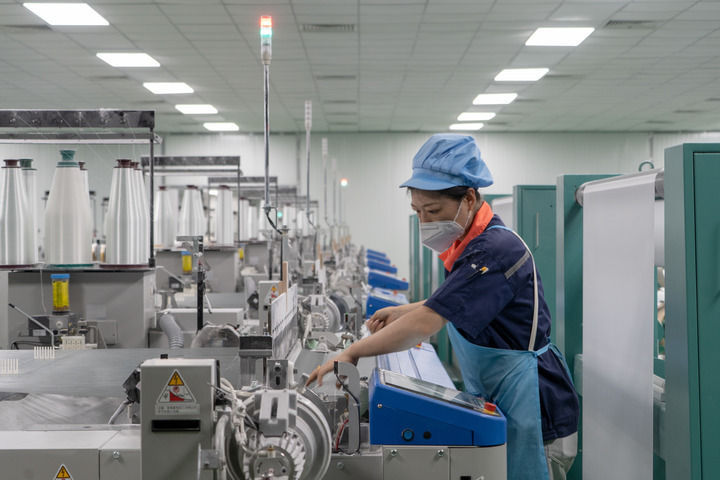 中国经济样本观察·县域样本篇｜江西山区小县如何用一根“细丝”拉出百亿级产业？(图3)