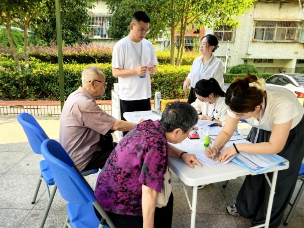 十堰首家管道直饮水公司惠民工程正式运行 龙城花园百户居民率先体验“拧开即饮”(图2)