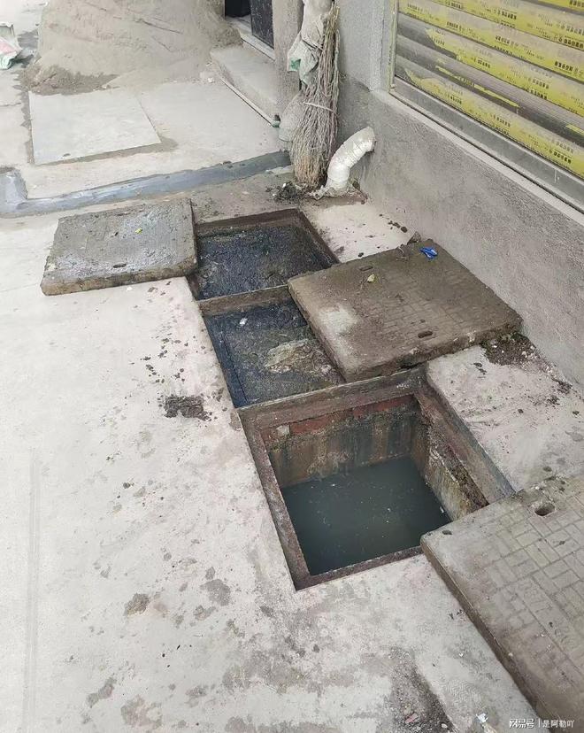 郑州疏通下水管道公司电话疏通厨房厕所地漏打捞化粪池下水道(图1)