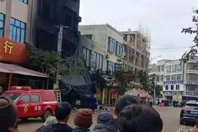 修船点突发大火！保险箱首饰熔融、现金焦糊(图2)