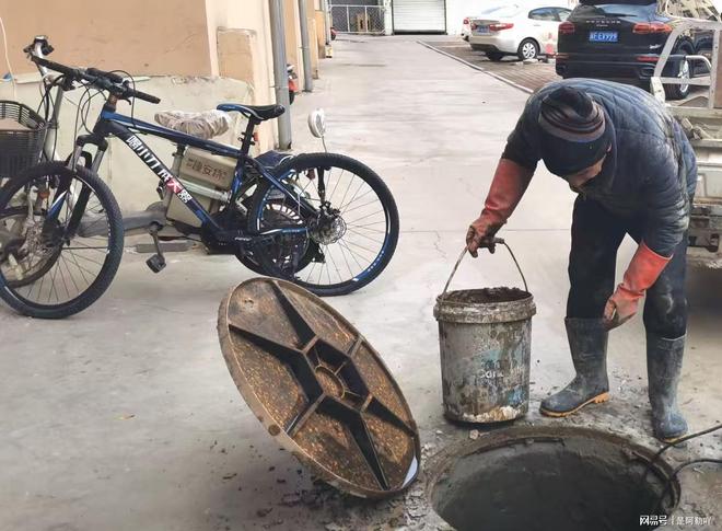泉州疏通下水道管道师傅疏通马桶地漏清污化粪池清理(图1)